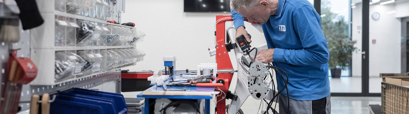 Service medical cart cabling from iTD